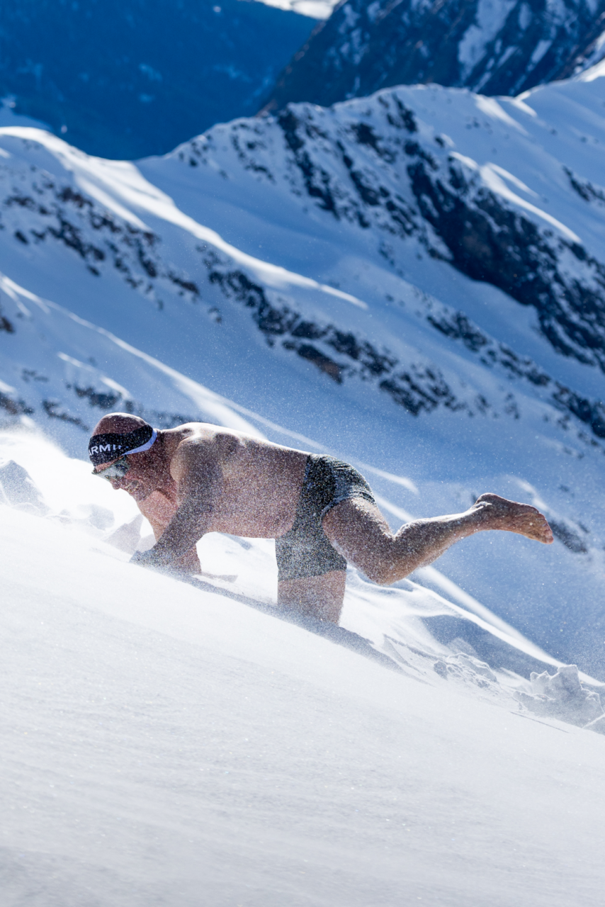 Extremsportler Herbert Pichler trainiert im Schnee