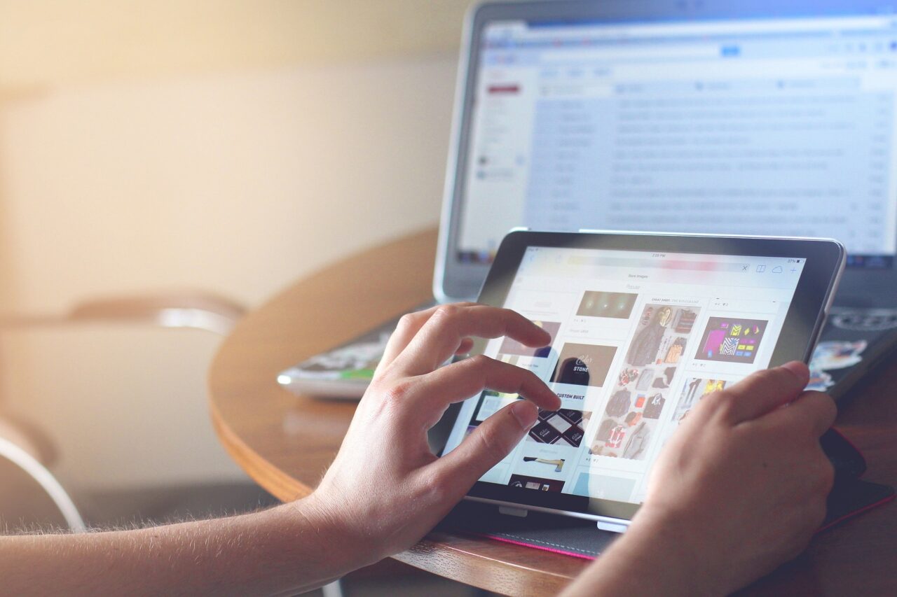 Onlineshopping ist schnell und unkompliziert – und kann süchtig machen.