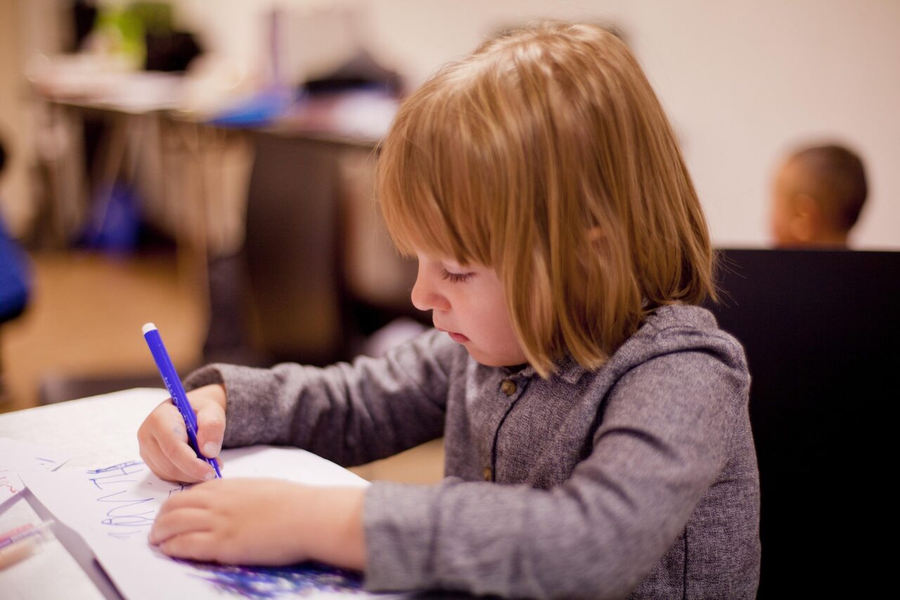 Nicht alle Kinder gehen gern in die Schule. Oft liegt es an den Schulstrukturen, die den Kindern Probleme bereiten.