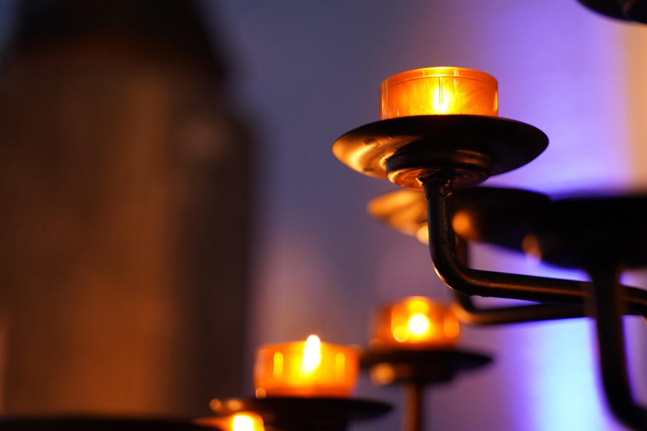 Die Kirche ist für viele Menschen ein Ort, an dem man dem Alltag entfliehen kann, so Weihbischof Johannes Freitag.