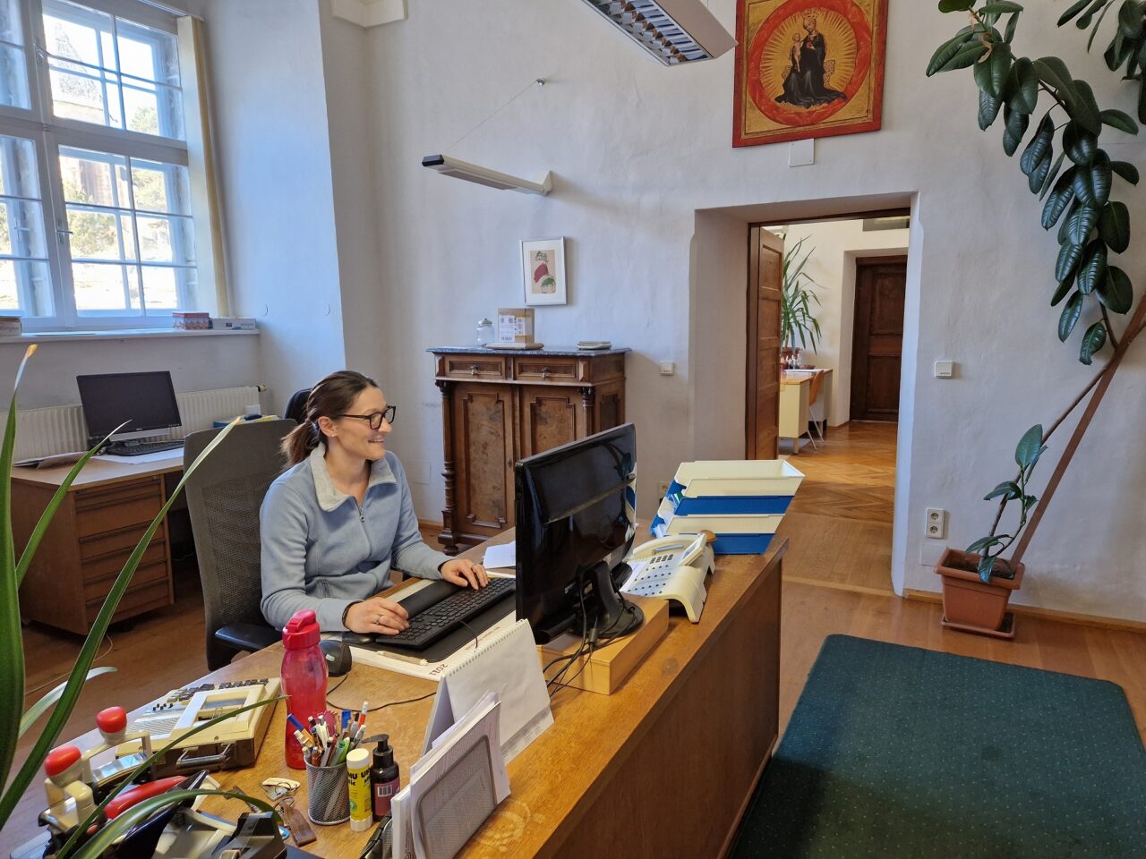 Birgita Jelic empfängt die Gäste im Benediktinerstift St. Lambrecht